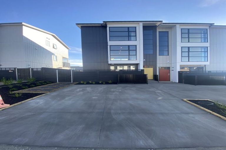 Photo of property in 28 Raranga Lane, Hobsonville, Auckland, 0616