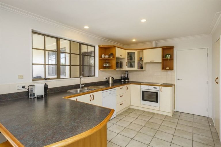 Photo of property in 12 Grange Place, Milson, Palmerston North, 4414