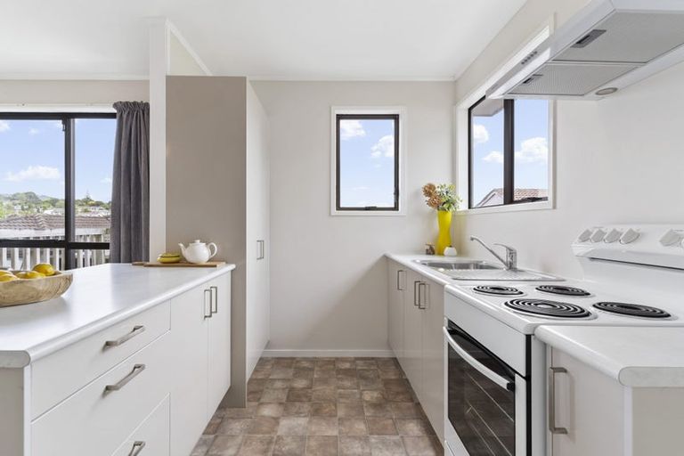 Photo of property in 67 Sunvue Road, Glen Eden, Auckland, 0602