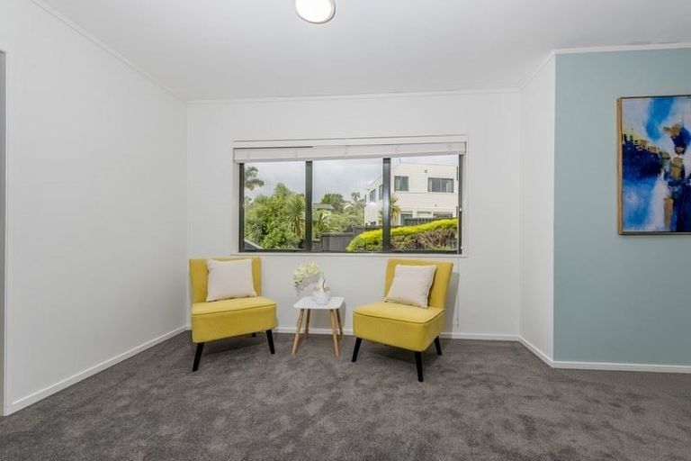 Photo of property in 11 Queen Natalie Place, Massey, Auckland, 0614