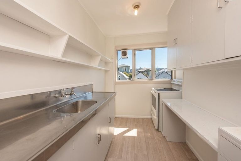 Photo of property in Victoria Court, 11/4u Queen Street, Mount Victoria, Wellington, 6011