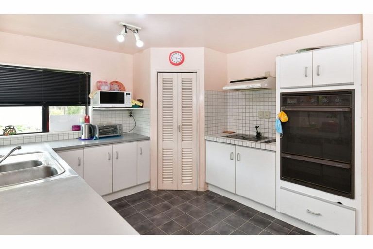 Photo of property in 27 Maygrove Drive, Orewa, 0931