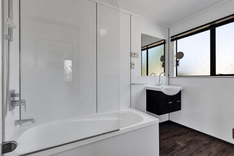 Photo of property in 10 Ranfurly Street, Frankleigh Park, New Plymouth, 4310