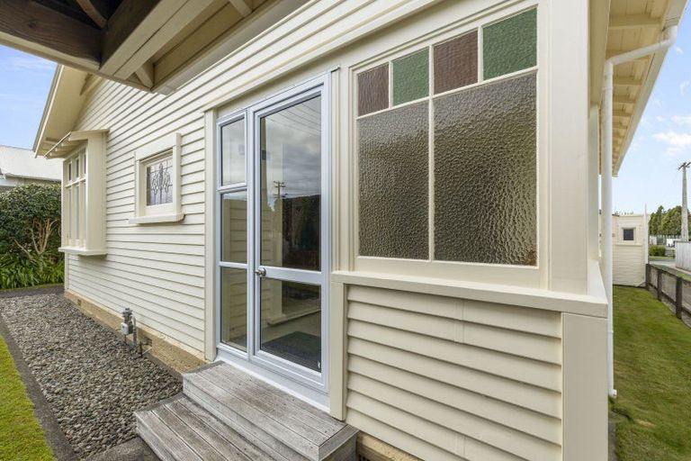 Photo of property in 23 Paynters Avenue, Strandon, New Plymouth, 4312