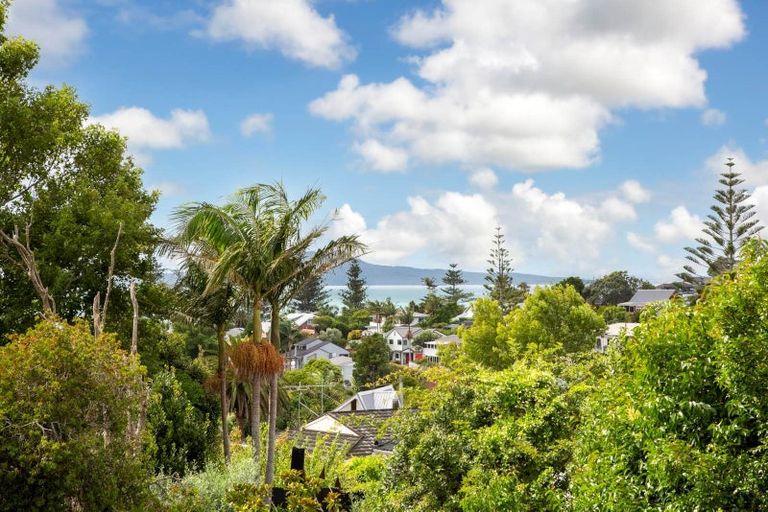 Photo of property in 2/29 Sealy Road, Torbay, Auckland, 0630