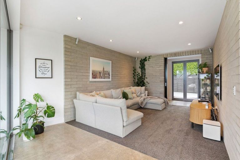 Photo of property in 33a Stanley Point Road, Stanley Point, Auckland, 0624