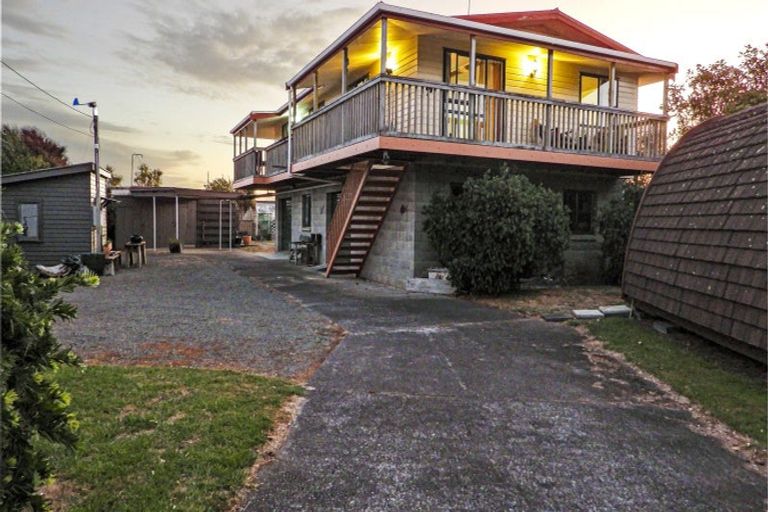 Photo of property in 1931 Parewanui Road, Parewanui, Bulls, 4894