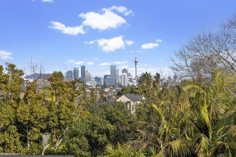 Photo of property in 2/305 Lake Road, Hauraki, Auckland, 0622