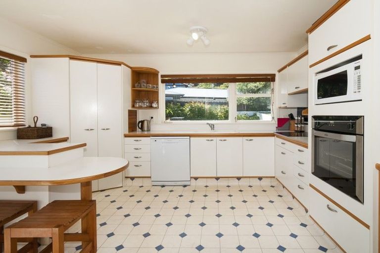 Photo of property in 2 Volkner Grove, Waterloo, Lower Hutt, 5011