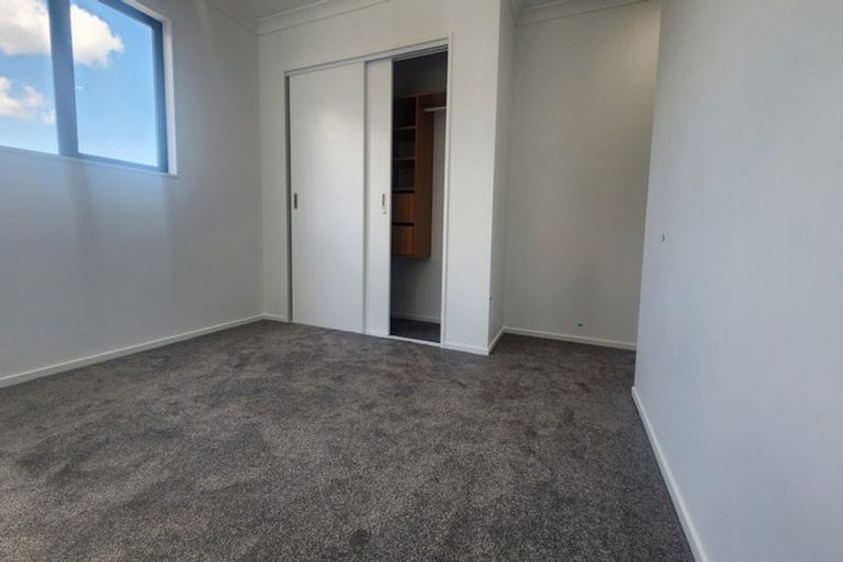 Photo of property in 90a West Harbour Drive, West Harbour, Auckland, 0618