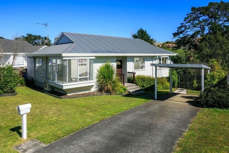 Photo of property in 4 Rook Place, Unsworth Heights, Auckland, 0632