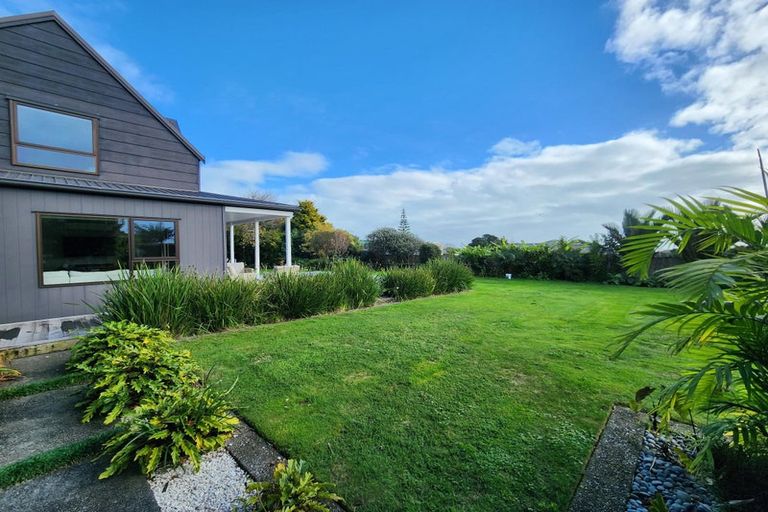Photo of property in 136 Wairau Road, Oakura, New Plymouth, 4374