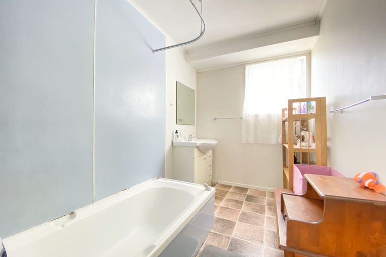 Photo of property in 29 Rehia Road, Massey, Auckland, 0614