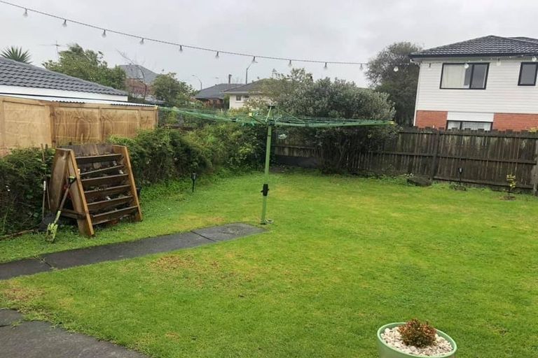 Photo of property in 15 Karamu Street, Te Atatu Peninsula, Auckland, 0610