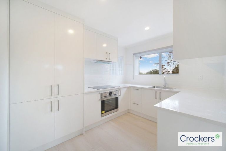 Photo of property in 2/75 Atkinson Road, Titirangi, Auckland, 0604