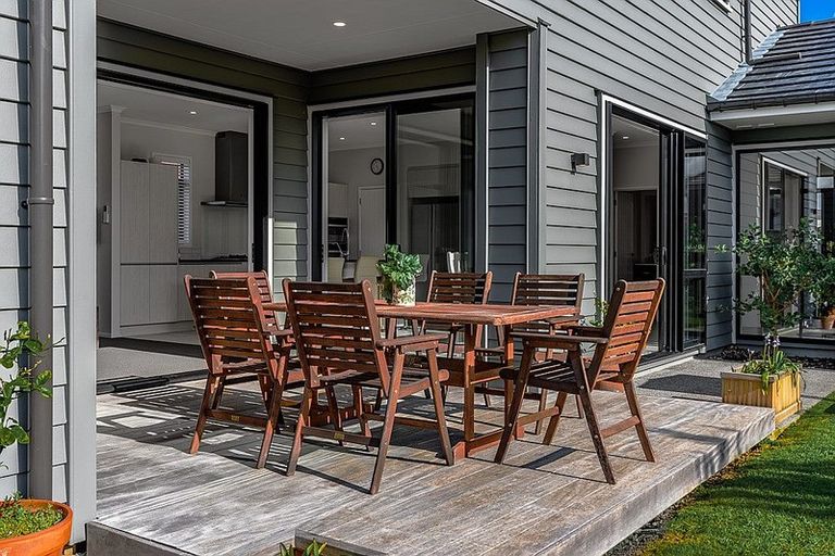 Photo of property in 2 Taikura Avenue, Red Beach, 0932