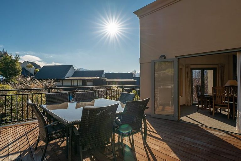 Photo of property in 15 Morrows Mead, Wanaka, 9305