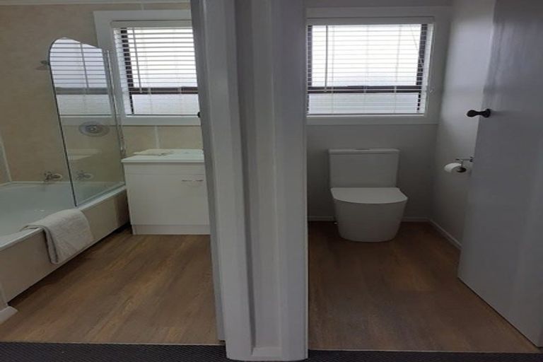 Photo of property in 19 Avro Crescent, Hornby, Christchurch, 8042