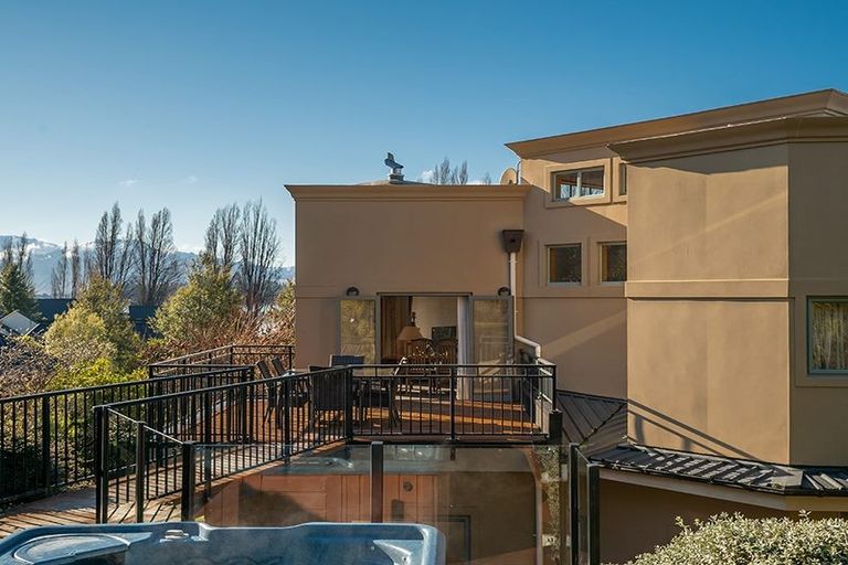 Photo of property in 15 Morrows Mead, Wanaka, 9305
