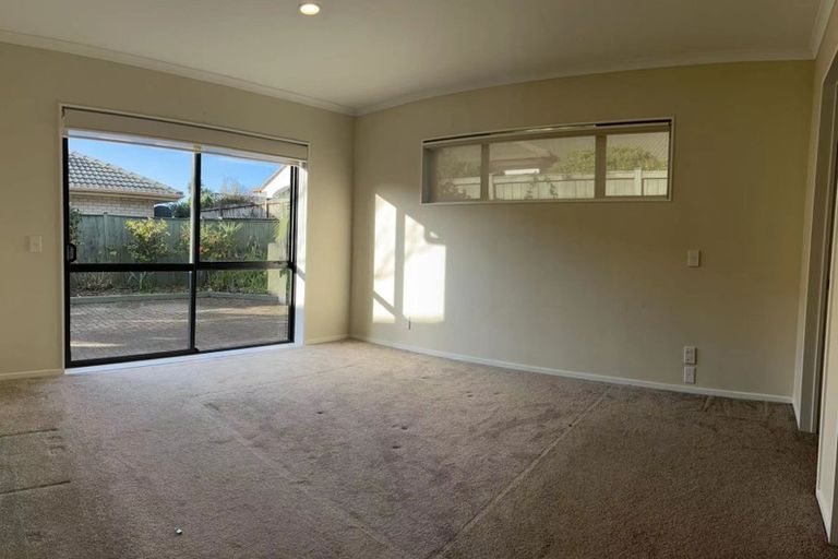 Photo of property in 16 Middlefield Drive, East Tamaki Heights, Auckland, 2016