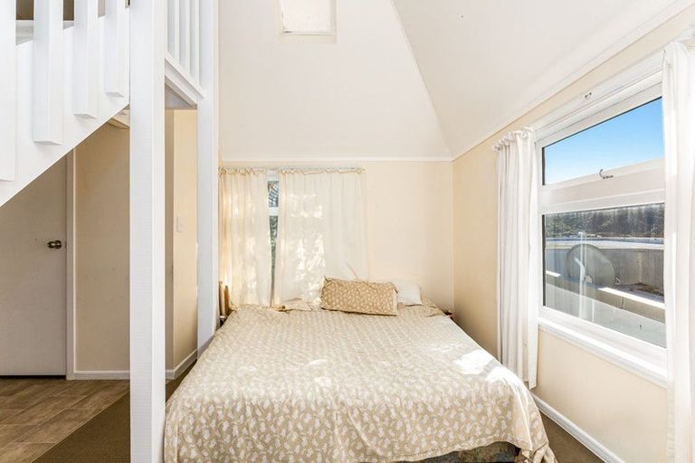 Photo of property in 81 Northland Road, Northland, Wellington, 6012