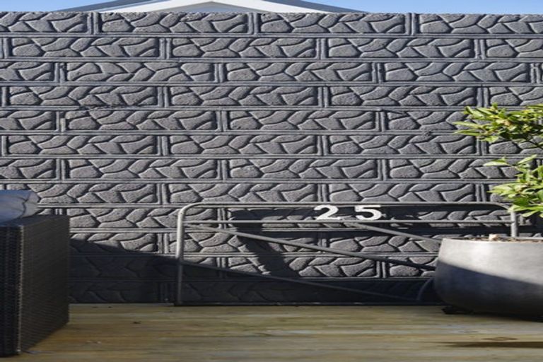 Photo of property in 25 Cranley Street, Musselburgh, Dunedin, 9013