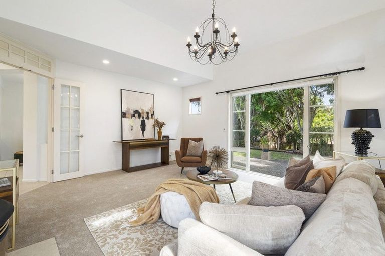 Photo of property in 1 Scarlet Oak Drive, Schnapper Rock, Auckland, 0632