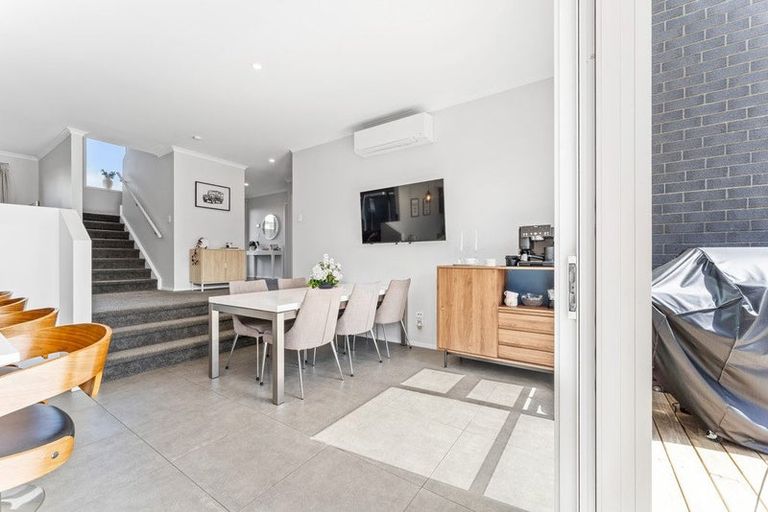 Photo of property in 48 Karepiro Drive, Stanmore Bay, Whangaparaoa, 0932