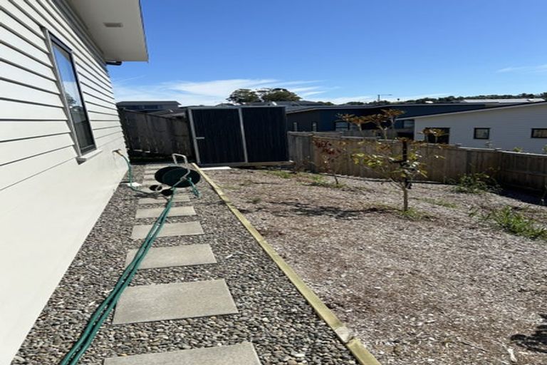 Photo of property in 18 Symes Drive, Red Beach, 0932