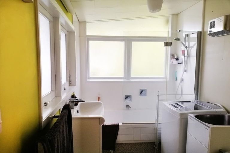 Photo of property in 1 Paramu Avenue, Birkdale, Auckland, 0626