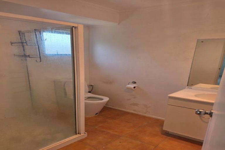Photo of property in 16 Loughinisland Place, Weymouth, Auckland, 2103