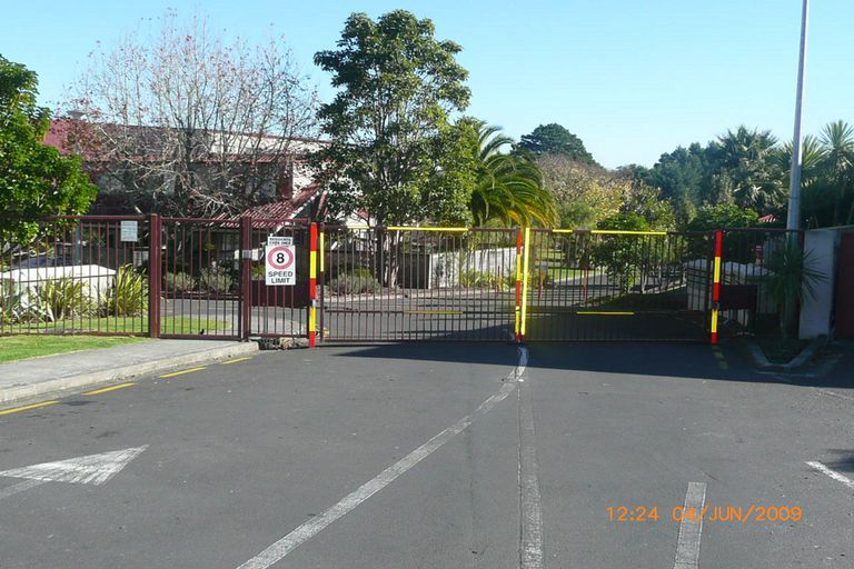 Photo of property in 12e/30 Westward Ho, Glen Eden, Auckland, 0602