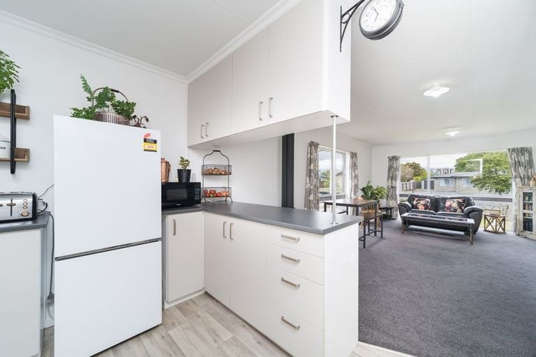 Photo of property in 5a Palliser Place, Milson, Palmerston North, 4414