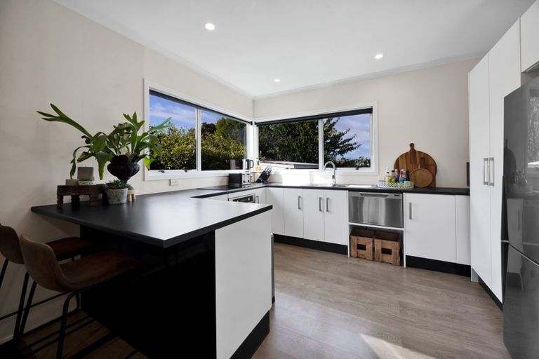 Photo of property in 191 Seaview Road, Westown, New Plymouth, 4310