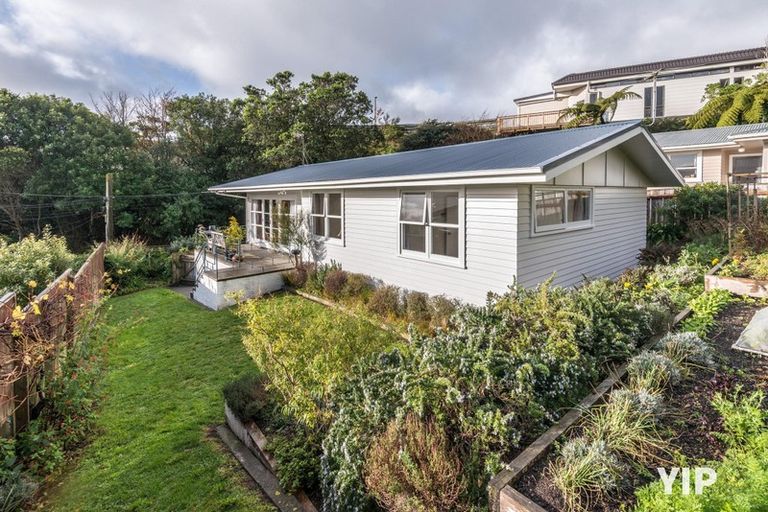 Photo of property in 14 Leona Way, Paparangi, Wellington, 6037