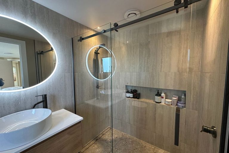 Photo of property in 10 Drysdale Road, Jacks Point, 9371