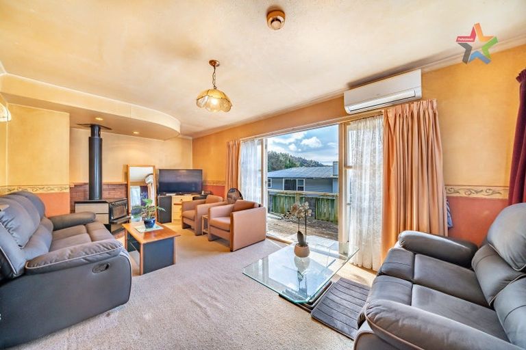 Photo of property in 21 Thomson Grove, Stokes Valley, Lower Hutt, 5019