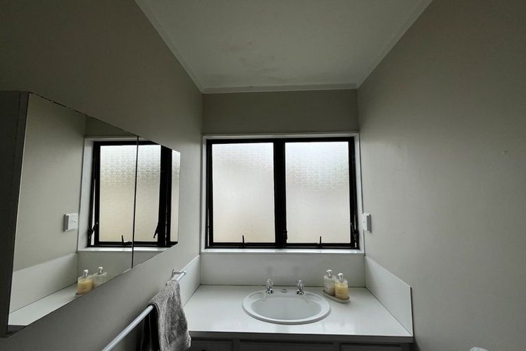 Photo of property in 2/7 Courant Place, Clover Park, Auckland, 2019