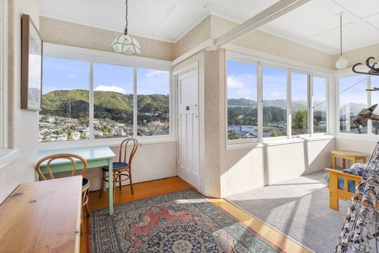 Photo of property in 31 Melbourne Road, Island Bay, Wellington, 6023