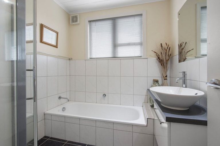 Photo of property in 27a Roretana Drive, Athenree, Katikati, 3177
