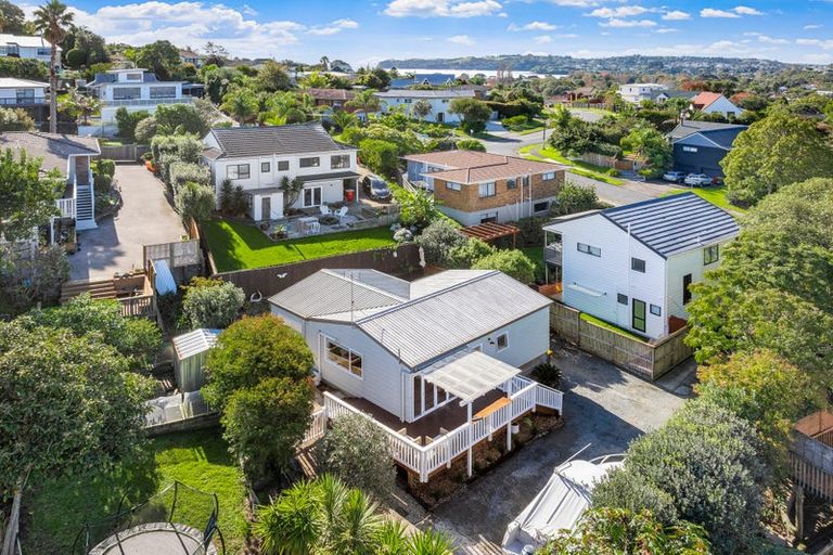 Photo of property in 2/4 Kenneth Hopper Place, Manly, Whangaparaoa, 0930