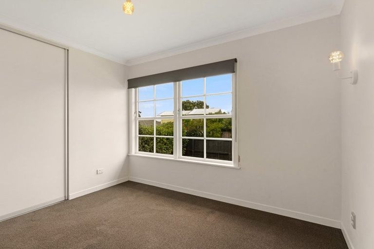 Photo of property in 33b Gill Avenue, Te Atatu Peninsula, Auckland, 0610