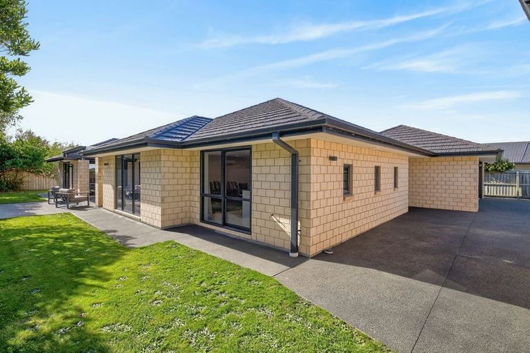 Photo of property in 11 Constance Place, Aidanfield, Christchurch, 8025