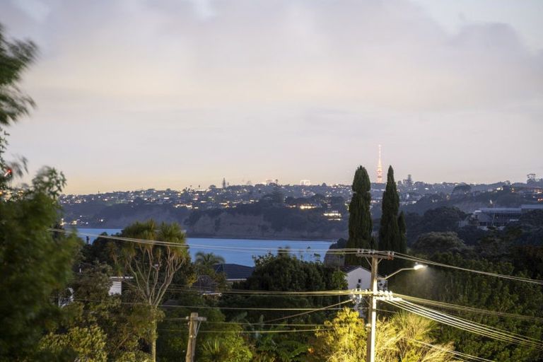Photo of property in 1/992 Beach Road, Torbay, Auckland, 0630