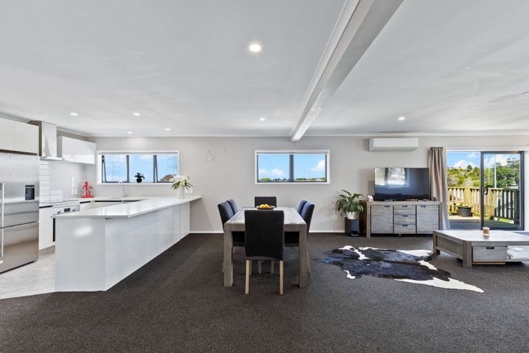 Photo of property in 50 Garton Drive, Massey, Auckland, 0614