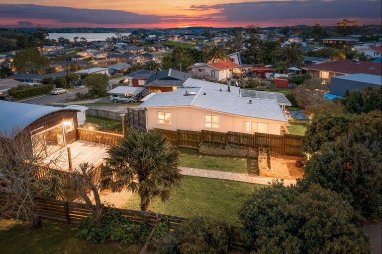 Photo of property in 8 Brigitte View, Snells Beach, 0920