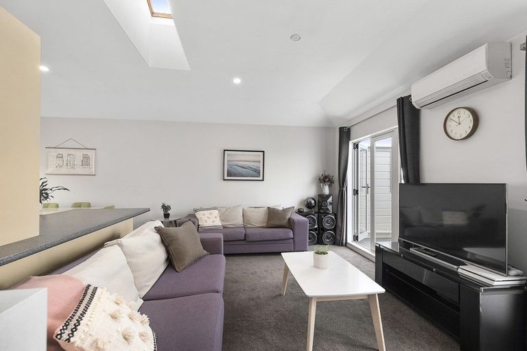 Photo of property in 25u7 Mana Street, Vogeltown, Wellington, 6021