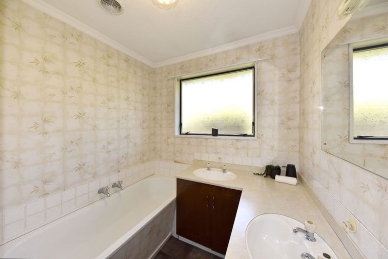 Photo of property in 54 Aorangi Road, Bryndwr, Christchurch, 8053