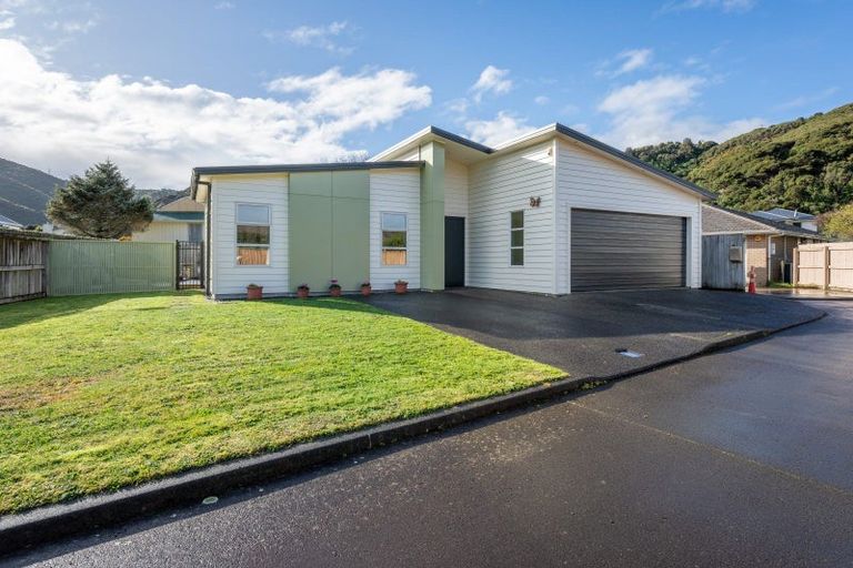 Photo of property in 14 Sun Valley Way, Wainuiomata, Lower Hutt, 5014