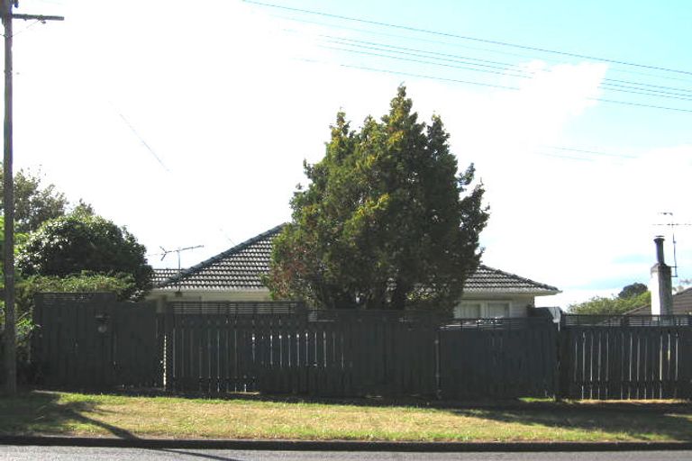 Photo of property in 9 Golf Road, New Lynn, Auckland, 0600